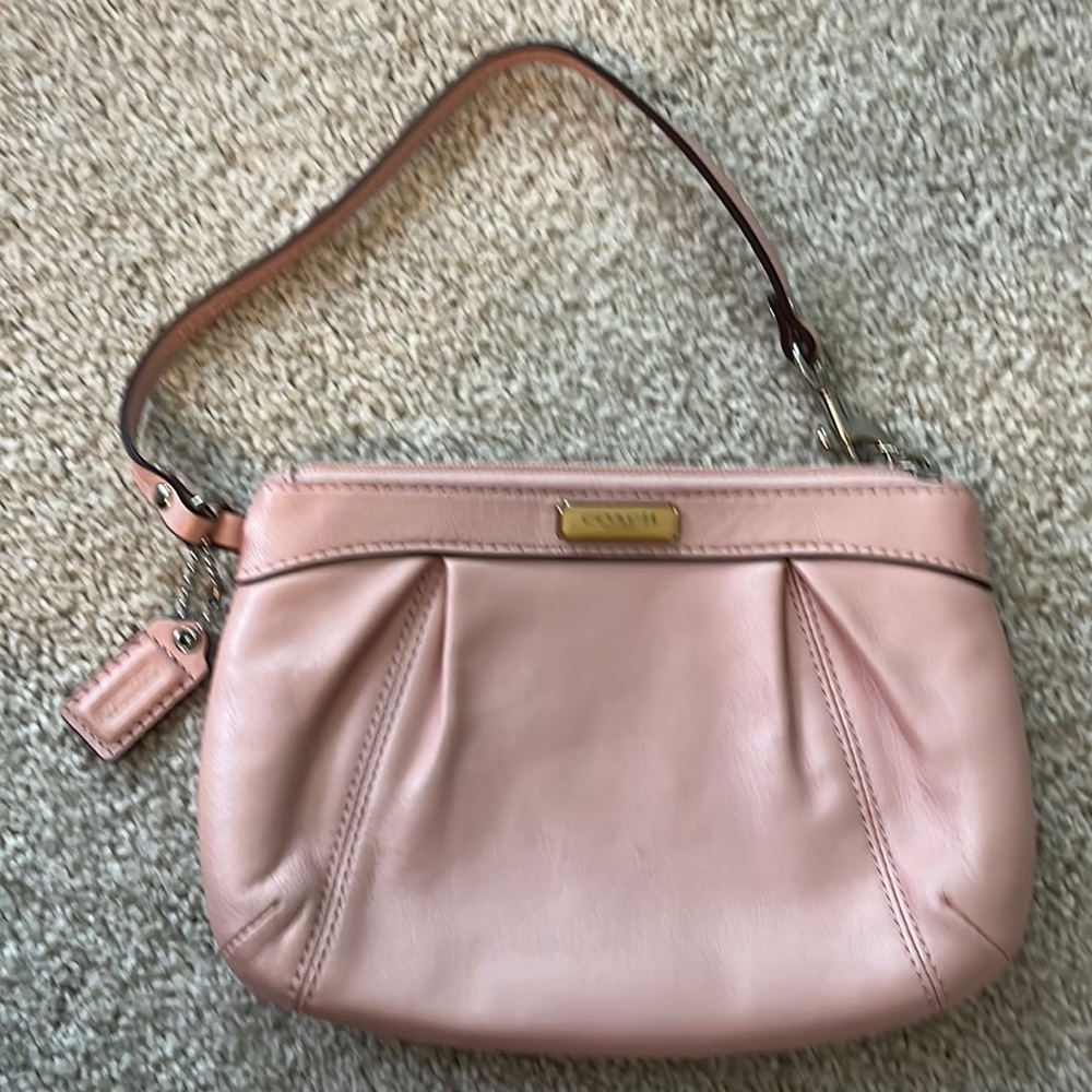 Coach small clutch. Pearl pink. Great condition . Used once. Clean.